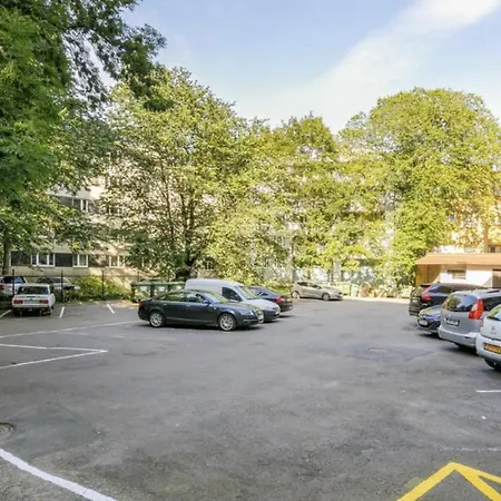 Апартаменты 4br In City Centre With Free Parking *