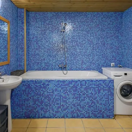 4br In City Centre With Free Parking Lägenhet