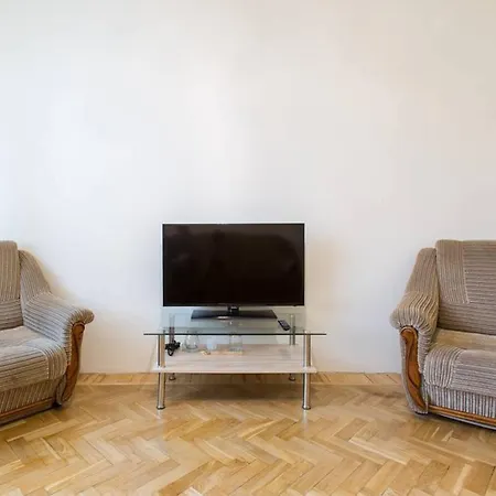 Lägenhet 4br In City Centre With Free Parking